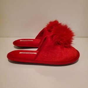 Victoria's Secret Slippers Women's Size M (7-8)